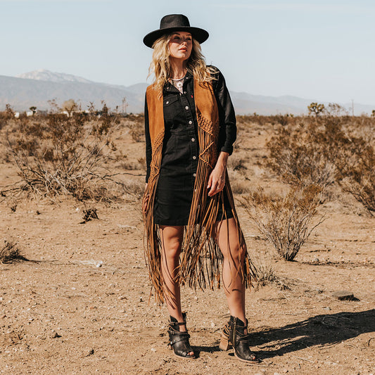 FREEBIRD women's Carterr black sandal with back lacing and a front dip product lifestyle image