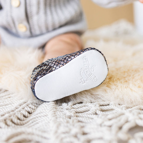 Baby kicks - Blue snake in Size 0 (0-3 Months)