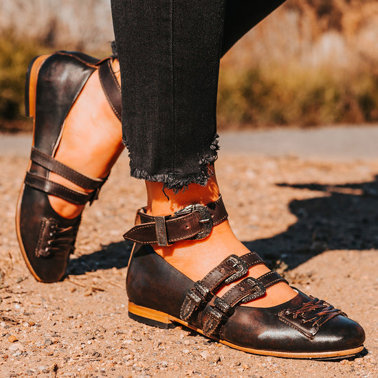 detail shoe image