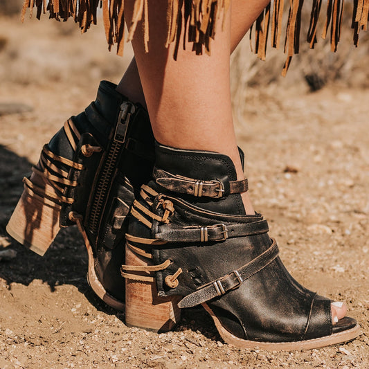 FREEBIRD women's Carterr black sandal with back lacing and a front dip product