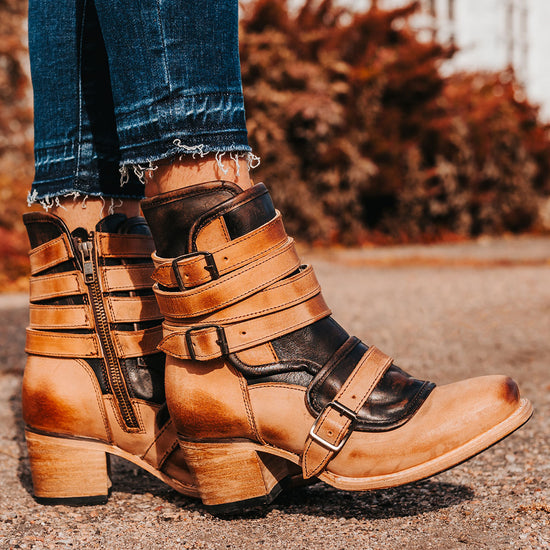 detail shoe image
