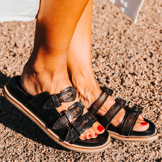 detail shoe image