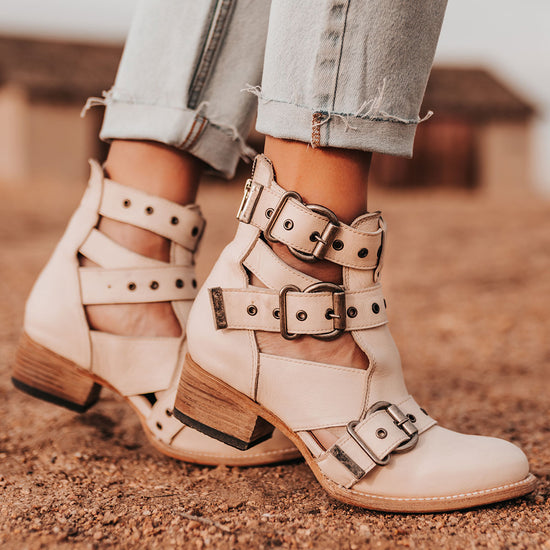 detail shoe image