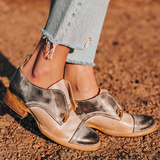 detail shoe image
