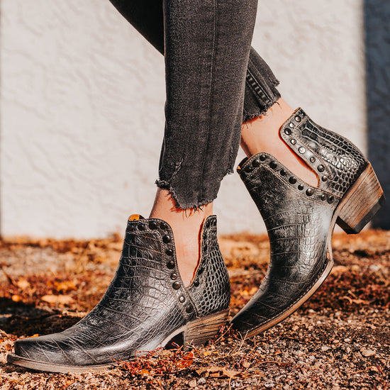 detail shoe image