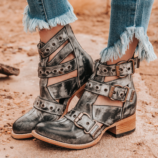 detail shoe image