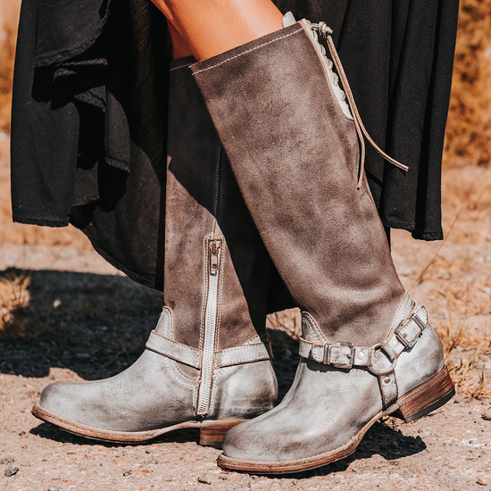 detail shoe image