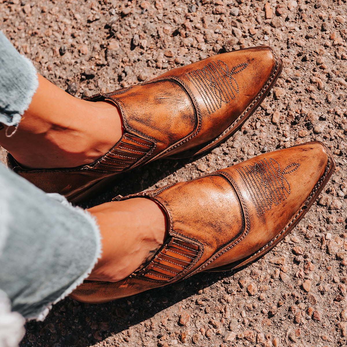 FREEBIRD women's Wyoming bronze featuring gore, western stitch detailing and snip toe
