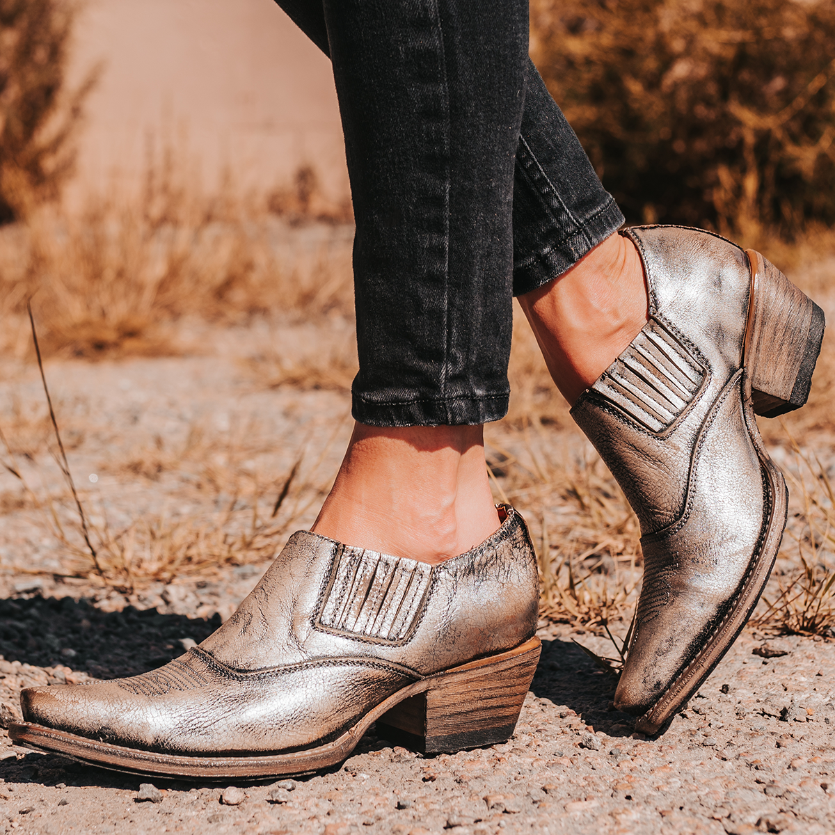 FREEBIRD women's Wyoming pewter featuring gore, western stitch detailing and snip toe