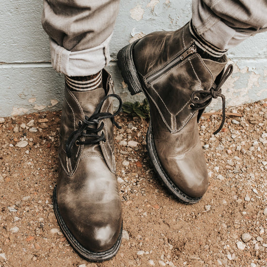 detail shoe image